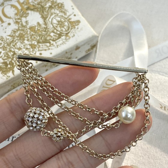 Dior brooch