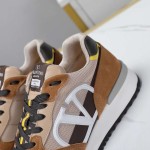 Valentino's latest casual color matching sneakers are minimalist, fashionable, and low cut men's and women's shoes