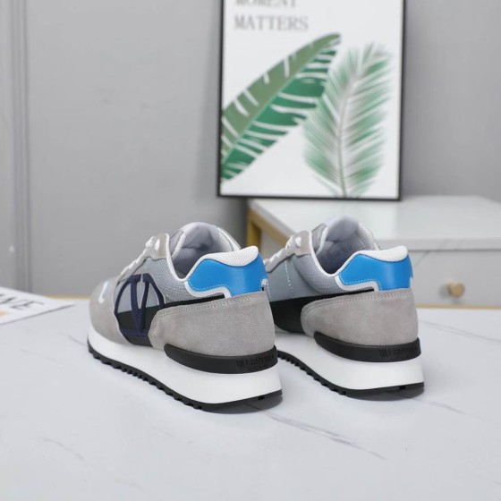 Valentino's latest casual color matching sneakers are minimalist, fashionable, and low cut men's and women's shoes