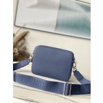 𝐋𝐎𝐔𝐈𝐒𝐕𝐔𝐈𝐓𝐓𝐎𝐍 M22611 blue top leather this Fastline messenger bag
