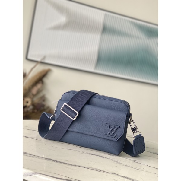 𝐋𝐎𝐔𝐈𝐒𝐕𝐔𝐈𝐓𝐓𝐎𝐍 M22611 blue top leather this Fastline messenger bag