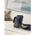 𝐋𝐎𝐔𝐈𝐒𝐕𝐔𝐈𝐓𝐓𝐎𝐍 M22842 black top leather this Fastline messenger bag