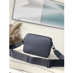 𝐋𝐎𝐔𝐈𝐒𝐕𝐔𝐈𝐓𝐓𝐎𝐍 M22842 black top leather this Fastline messenger bag