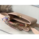 𝐋𝐎𝐔𝐈𝐒𝐕𝐔𝐈𝐓𝐓𝐎𝐍 N80931 Curry python skin small size This CAPUCINES small size handbag