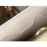 𝐋𝐎𝐔𝐈𝐒𝐕𝐔𝐈𝐓𝐓𝐎𝐍 N80931 Curry python skin small size This CAPUCINES small size handbag