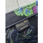 Dior Tote's latest concept zoo spring and summer series8001