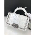 𝗖𝗵𝗮𝗻𝗲𝗹𝗟𝗲𝗯𝗼𝘆 Imported python skin with the latest heavy metal handle bag in lambskin
