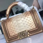 𝗖𝗵𝗮𝗻𝗲𝗹𝗟𝗲𝗯𝗼𝘆 Imported python skin with the latest heavy metal handle bag in lambskin