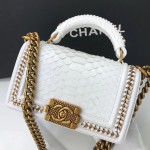 𝗖𝗵𝗮𝗻𝗲𝗹𝗟𝗲𝗯𝗼𝘆 Imported python skin with the latest heavy metal handle bag in lambskin