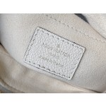 𝐋𝐎𝐔𝐈𝐒𝐕𝐔𝐈𝐓𝐓𝐎𝐍 M46099 milk white embossed Bagatelle handbag