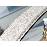 𝐋𝐎𝐔𝐈𝐒𝐕𝐔𝐈𝐓𝐓𝐎𝐍 M46099 milk white embossed Bagatelle handbag