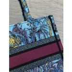 Dior Tote's latest concept zoo spring and summer series8002