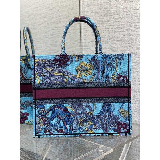 Dior Tote's latest concept zoo spring and summer series8001