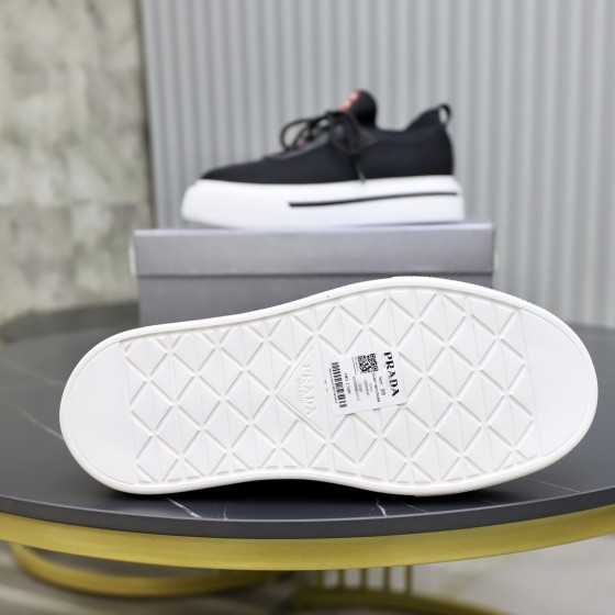 Prada: Casual sports shoes