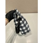 Prada grid vegetable basket 🎉 1BG359