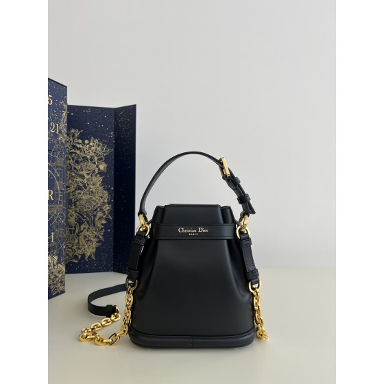 DIOR latest C'est series