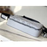 𝐋𝐎𝐔𝐈𝐒𝐕𝐔𝐈𝐓𝐓𝐎𝐍 M46603 gray embossed Trio messenger bag