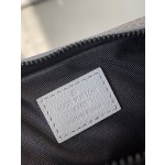 𝐋𝐎𝐔𝐈𝐒𝐕𝐔𝐈𝐓𝐓𝐎𝐍 M46603 gray embossed Trio messenger bag