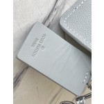 𝐋𝐎𝐔𝐈𝐒𝐕𝐔𝐈𝐓𝐓𝐎𝐍 M82281 Grey green full leather men's bag and messenger bag series