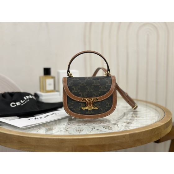 CELINE 𝒎𝒊𝒏𝒊 saddle bag model: 10K502