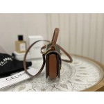 CELINE 𝒎𝒊𝒏𝒊 saddle bag model: 10K502