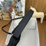 Kelly Elan goat skin