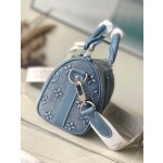 𝐋𝐎𝐔𝐈𝐒𝐕𝐔𝐈𝐓𝐓𝐎𝐍 M22762 denim fabric This Keepall Bandouli è re 25 handbag