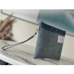 𝐋𝐎𝐔𝐈𝐒𝐕𝐔𝐈𝐓𝐓𝐎𝐍 M82313 denim fabric This Pochette To Go handbag