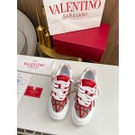 Valentino runway couple's popular thick lace casual shoes