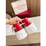 Valentino runway couple's popular thick lace casual shoes