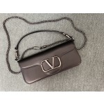 Valentino calfskin handbag ️Model: 1133