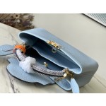 𝐋𝐎𝐔𝐈𝐒𝐕𝐔𝐈𝐓𝐓𝐎𝐍 M21166 Blue Snake Skin Fritillaria Small Size This CAPUCINES BB handbag