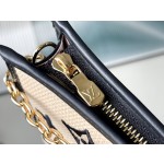 LOUIS VUITTON    M82521