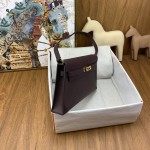 Kelly Elan goat skin