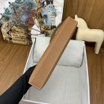 Kelly Elan goat skin