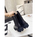 CHANEL puts on his boots with one foot