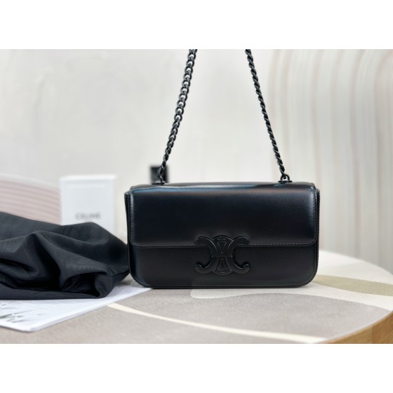 CELINE 𝑻𝒓𝒊𝒐𝒎𝒑𝒉𝒆 Chain Underarm Bag Model: 197993