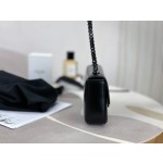 CELINE 𝑻𝒓𝒊𝒐𝒎𝒑𝒉𝒆 Chain Underarm Bag Model: 197993