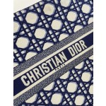 DIOR Tote classic diamond grid, iconic letters