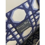 DIOR Tote classic diamond grid, iconic letters