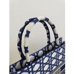DIOR Tote classic diamond grid, iconic letters