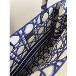 DIOR Tote classic diamond grid, iconic letters