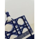 DIOR Tote classic diamond grid, iconic letters