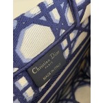 DIOR Tote classic diamond grid, iconic letters