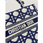 DIOR Tote classic diamond grid, iconic letters