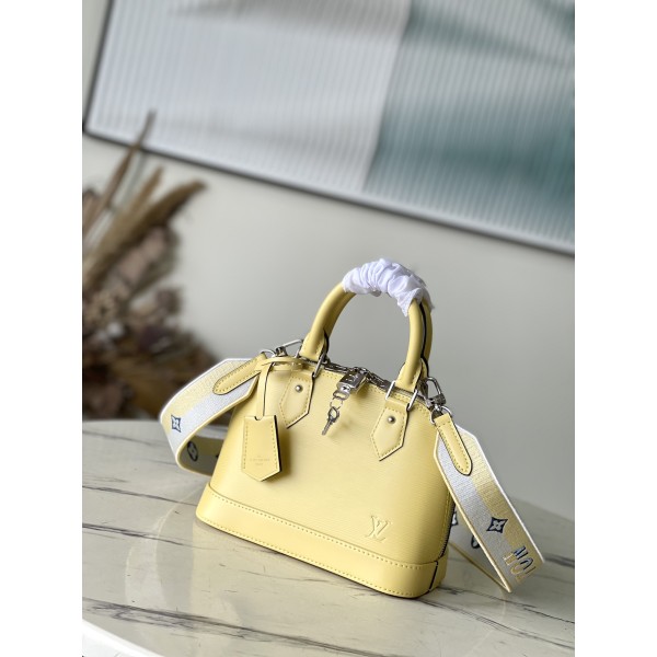 𝐋𝐎𝐔𝐈𝐒𝐕𝐔𝐈𝐓𝐓𝐎𝐍 M21682 Chicken Yellow