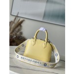 𝐋𝐎𝐔𝐈𝐒𝐕𝐔𝐈𝐓𝐓𝐎𝐍 M21682 Chicken Yellow