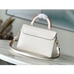 𝐋𝐎𝐔𝐈𝐒𝐕𝐔𝐈𝐓𝐓𝐎𝐍 M22236 meter white (woven) This Twist medium size handbag