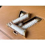 𝐋𝐎𝐔𝐈𝐒𝐕𝐔𝐈𝐓𝐓𝐎𝐍 M22229 Brown (woven) This Twist Medium handbag