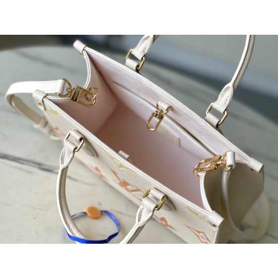 𝐋𝐎𝐔𝐈𝐒𝐕𝐔𝐈𝐓𝐓𝐎𝐍 M45661 handbag is the latest successor to this Ontogo mini shopping bag